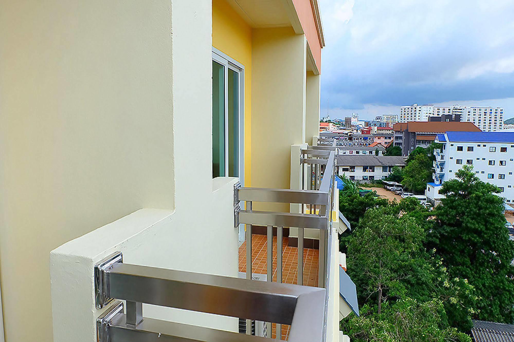D Hotel Pattaya Eksteriør billede